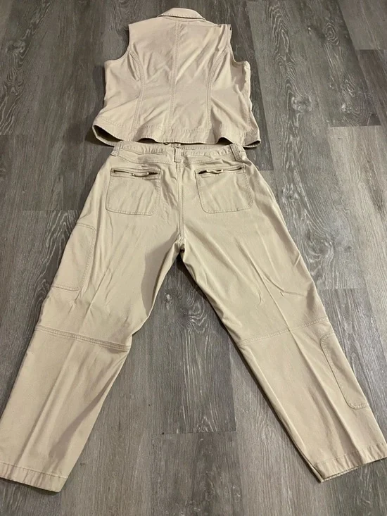 Chico's Matching Set - Beige Utility Zip Sleeveless Vest and Matching Pants - Picture 3 of 10